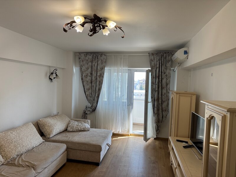 Ion Nistor, Universitate, vis-a-vis Spital Coltea